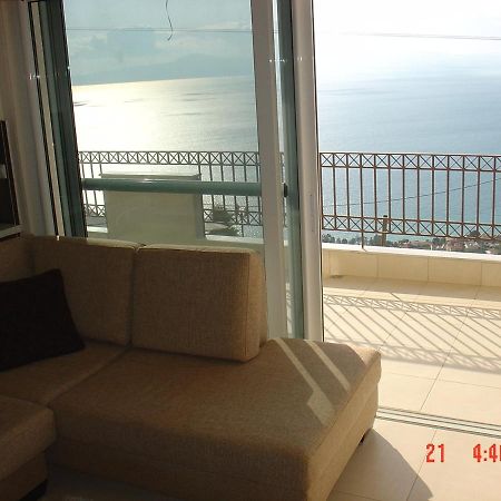 Verga First Floor Apartment Exterior foto